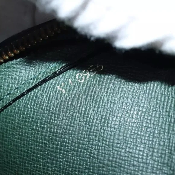 LV Taiga leather clutch crossbody - Picture 6 of 16